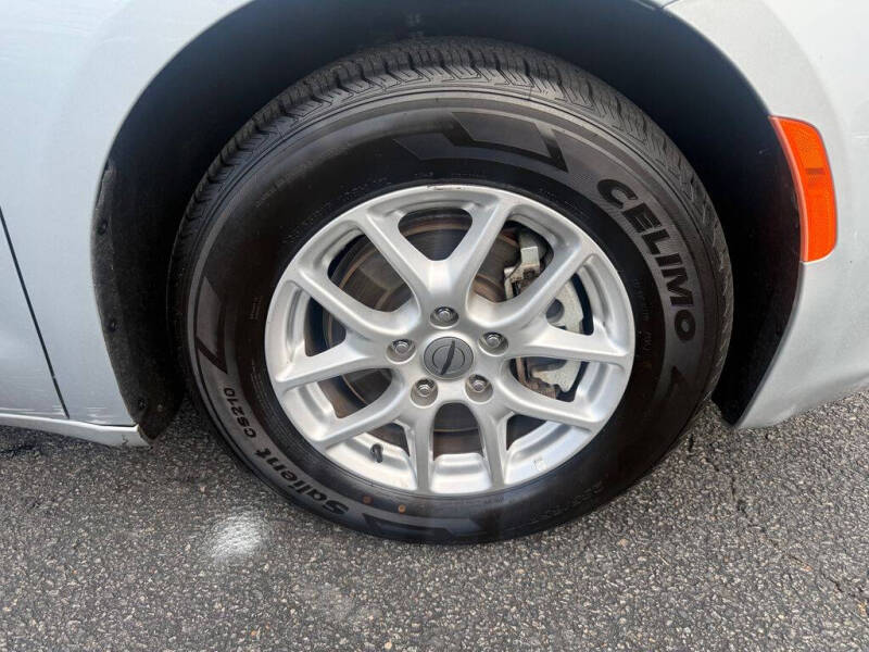 2023 Chrysler Voyager LX