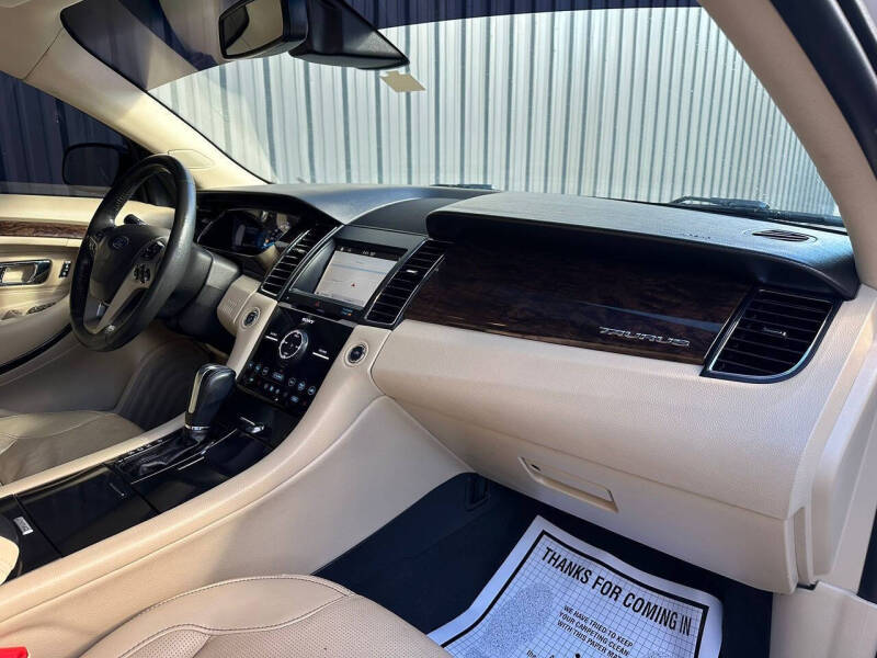 2019 Ford Taurus Limited