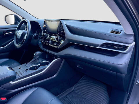 2022 Toyota Highlander Hybrid XLE