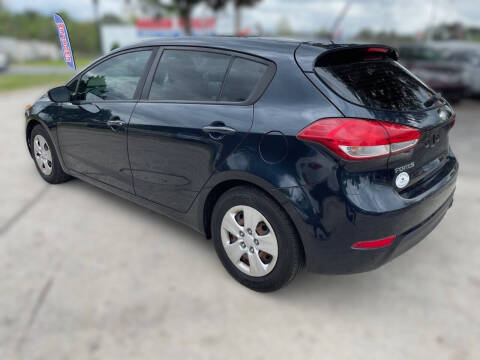 2017 Kia Forte5 LX