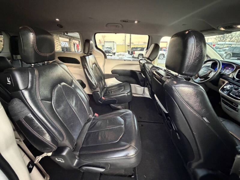 2017 Chrysler Pacifica Touring-L Plus