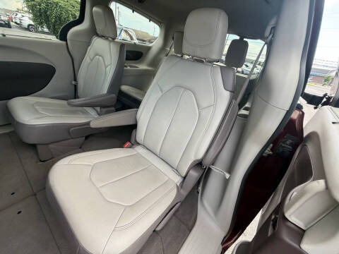 2017 Chrysler Pacifica Touring-L