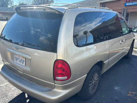 2000 Chrysler Town and Country Limited