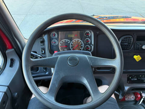 2004 Freightliner M2 106