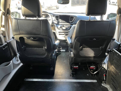 2022 Chrysler Pacifica Touring L