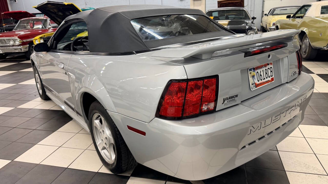 2002 Ford Mustang 3