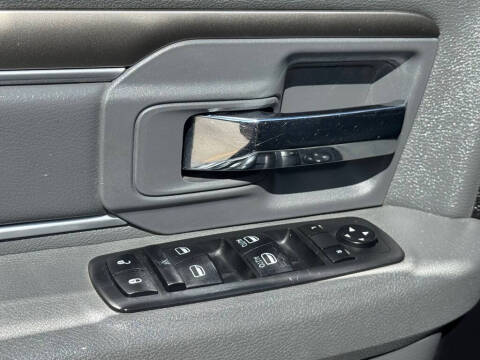 2016 RAM 1500 SLT