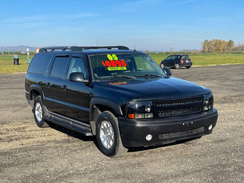 2005 Chevrolet Suburban for sale at Car Safari LLC in Independence OR