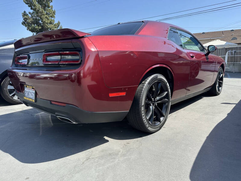 2018 Dodge Challenger SXT Plus