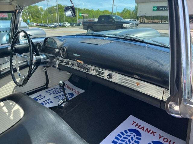 1956 Ford Thunderbird 32