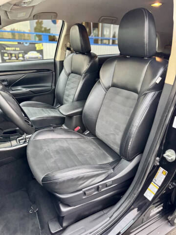 2020 Mitsubishi Outlander SE