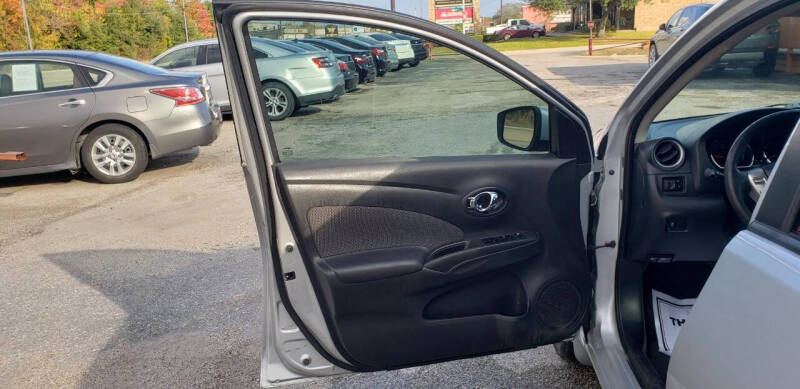2015 Nissan Versa 1.6 SV