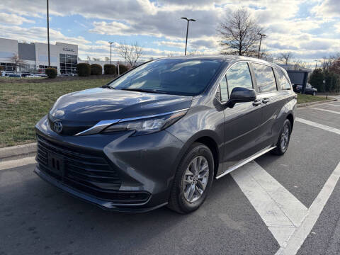 2025 Toyota Sienna LE 8-Passenger