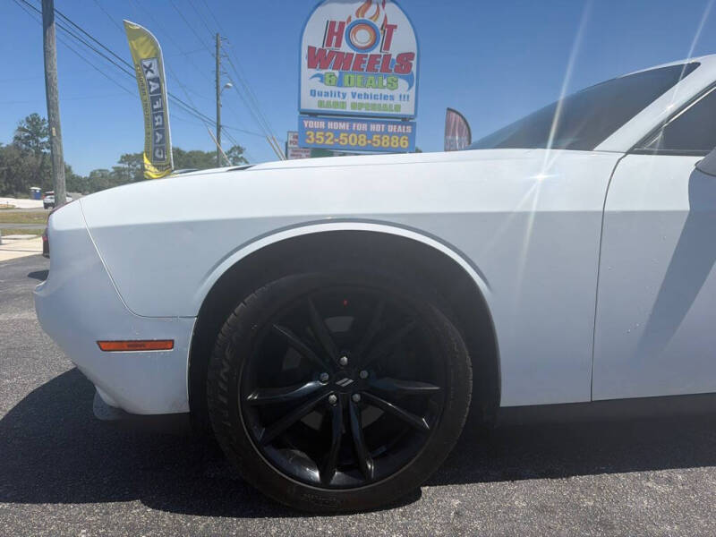 2017 Dodge Challenger SXT Plus
