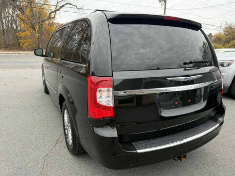 2016 Chrysler Town and Country Touring-L