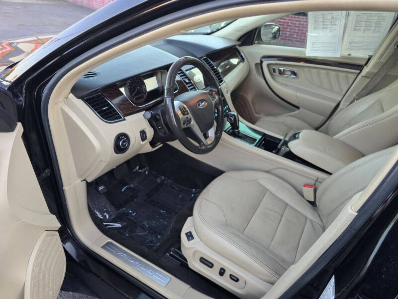2017 Ford Taurus Limited