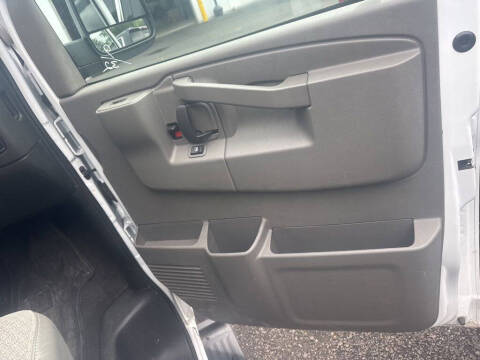 2025 Chevrolet Express LT 3500