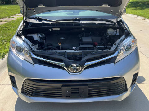 2019 Toyota Sienna LE 8-Passenger
