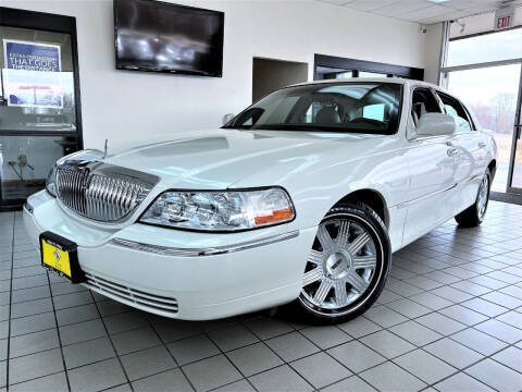 2004 Lincoln Town Car for sale at SAINT CHARLES MOTORCARS in Saint Charles IL