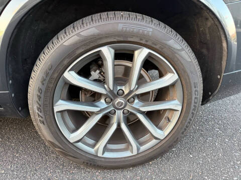 2016 Volvo XC90 T6 Momentum