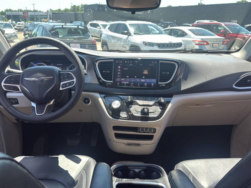 2023 Chrysler Pacifica Touring L