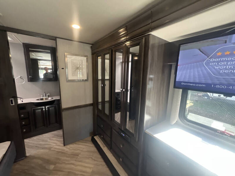 2020 Holiday Rambler Invicta