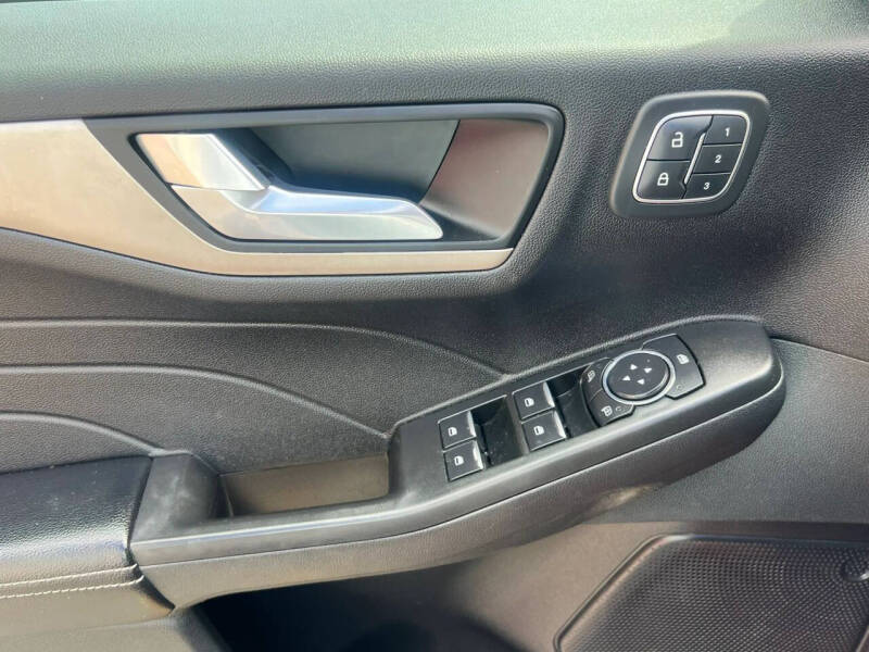 2022 Ford Escape SEL
