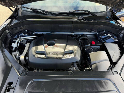 2016 Volvo XC90 T6 Momentum