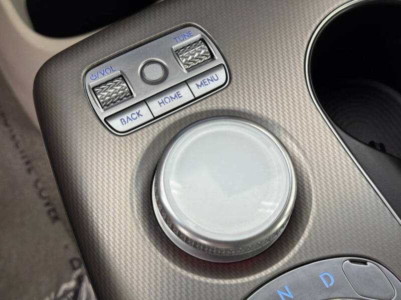 2024 Genesis GV60 Standard