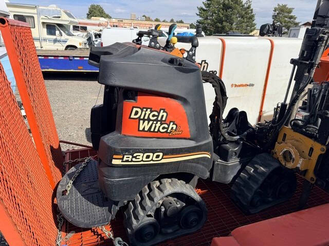 2016 Ditch Witch R300