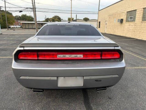 2014 Dodge Challenger SXT Plus