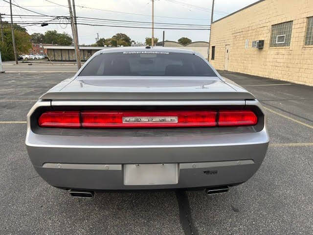 2014 Dodge Challenger SXT Plus