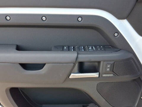 2025 Land Rover Defender 110 P500 X-Dynamic SE