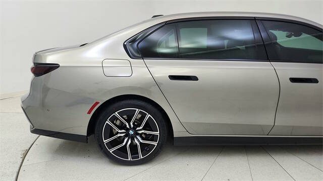 2023 BMW 7 Series 740i