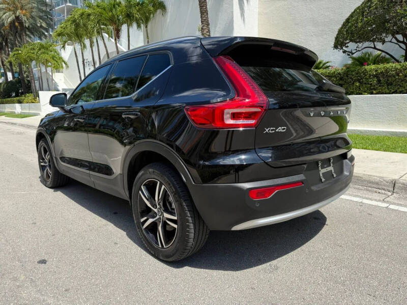 2025 Volvo XC40 B5 Core Bright Theme