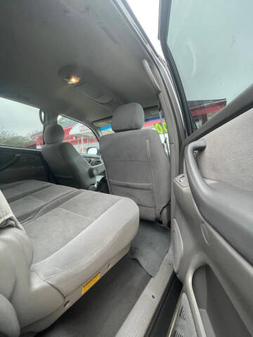 2005 Toyota Sequoia SR5