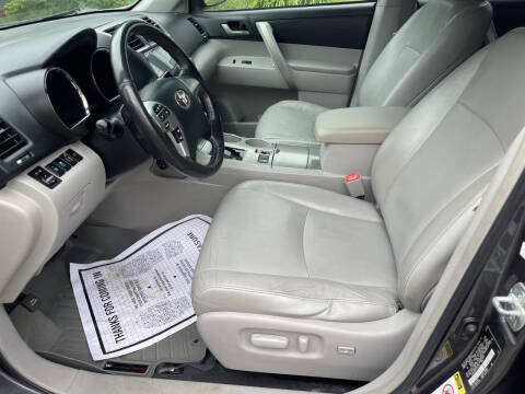 2012 Toyota Highlander SE