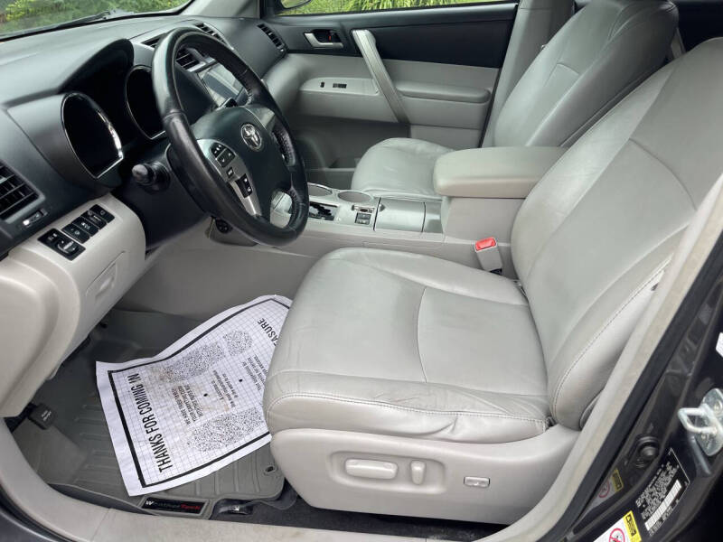 2012 Toyota Highlander SE
