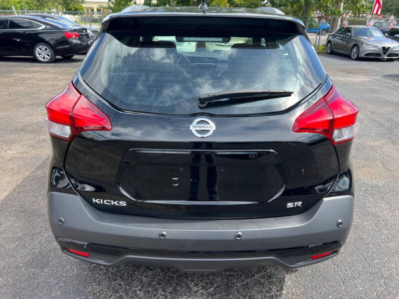 2020 Nissan Kicks SR