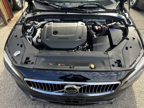 2022 Volvo S90 B6 Momentum