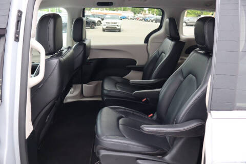 2024 Chrysler Pacifica Plug-In Hybrid Select