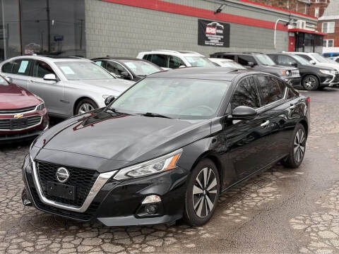 2019 Nissan Altima for sale at ERS Motors, LLC. in Bridgeton MO