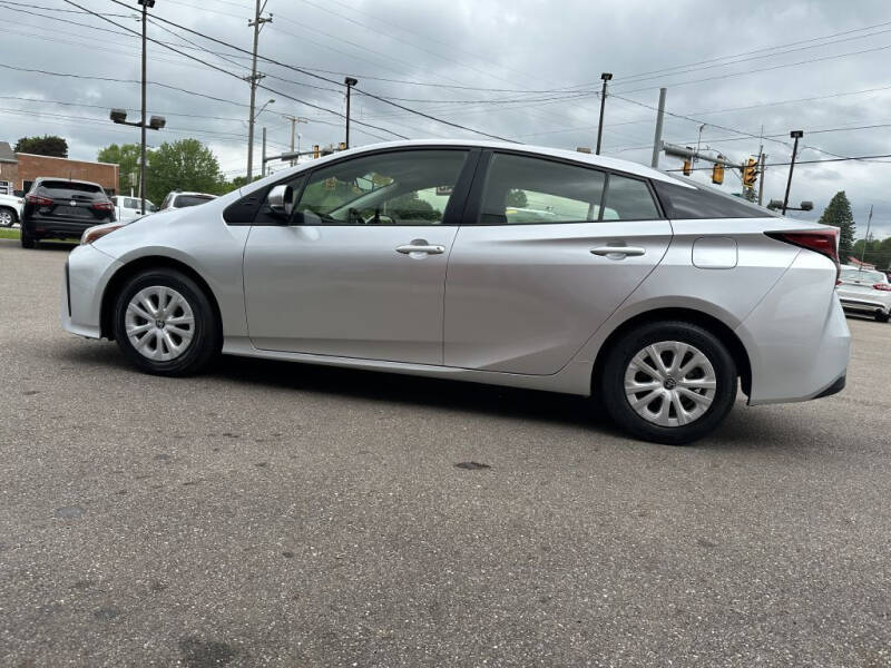 2022 Toyota Prius NIGHTSHADE photo 7