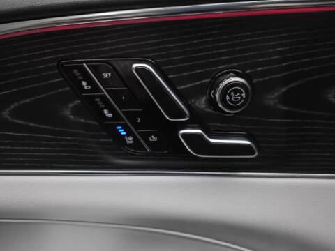 2024 Cadillac LYRIQ Luxury 3