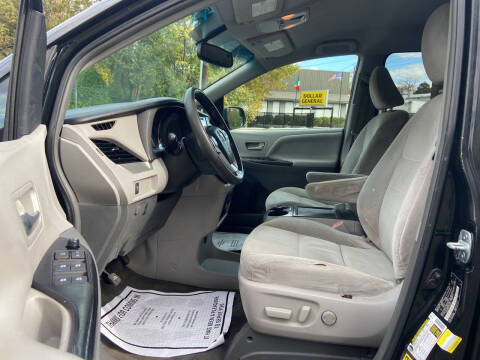 2015 Toyota Sienna LE 8-Passenger