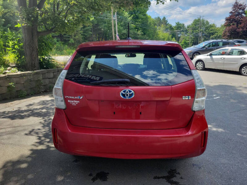 2013 Toyota Prius v Five