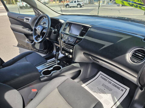 2017 Nissan Pathfinder SV