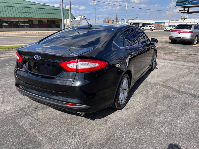 2015 Ford Fusion SE photo 4