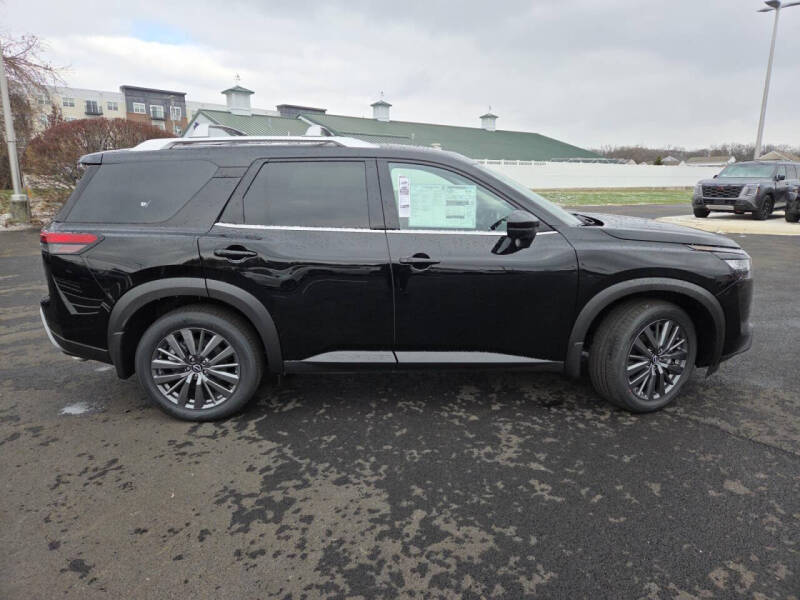 2025 Nissan Pathfinder SL