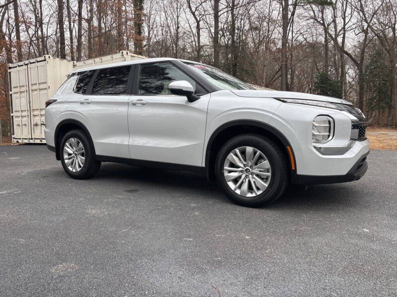 2026 Mitsubishi Outlander ES